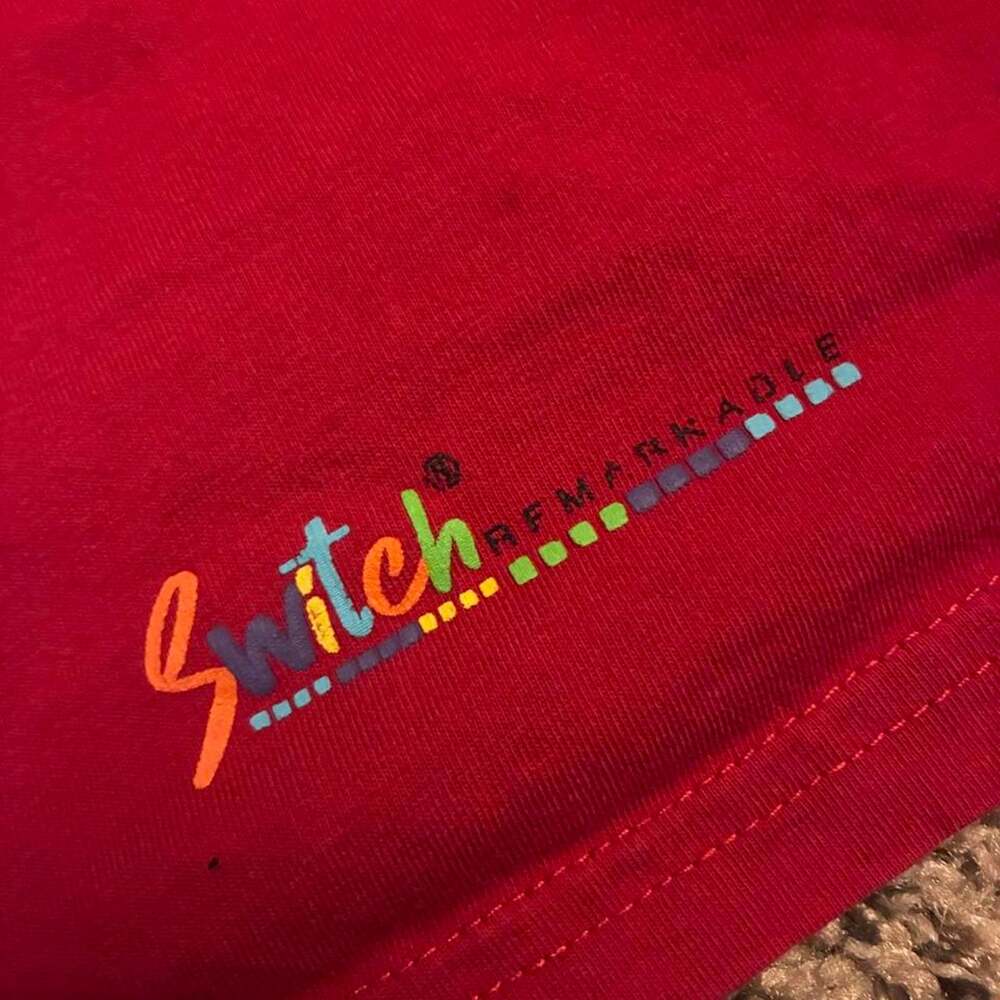 Red switch graphic tee - Picture 4 of 7